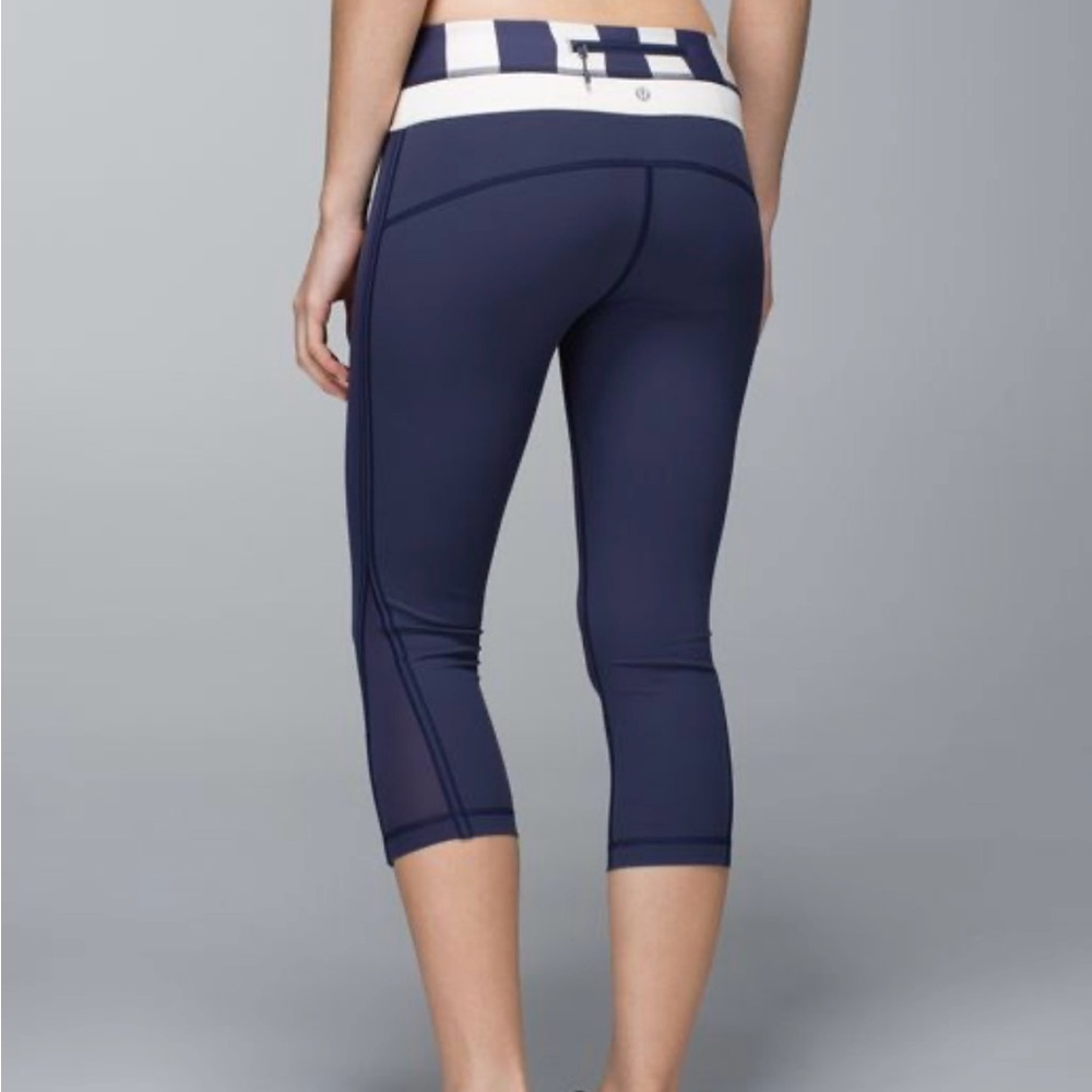 Lululemon Run Inspire Crop II Full-On Luxtreme (Mesh) in Navy